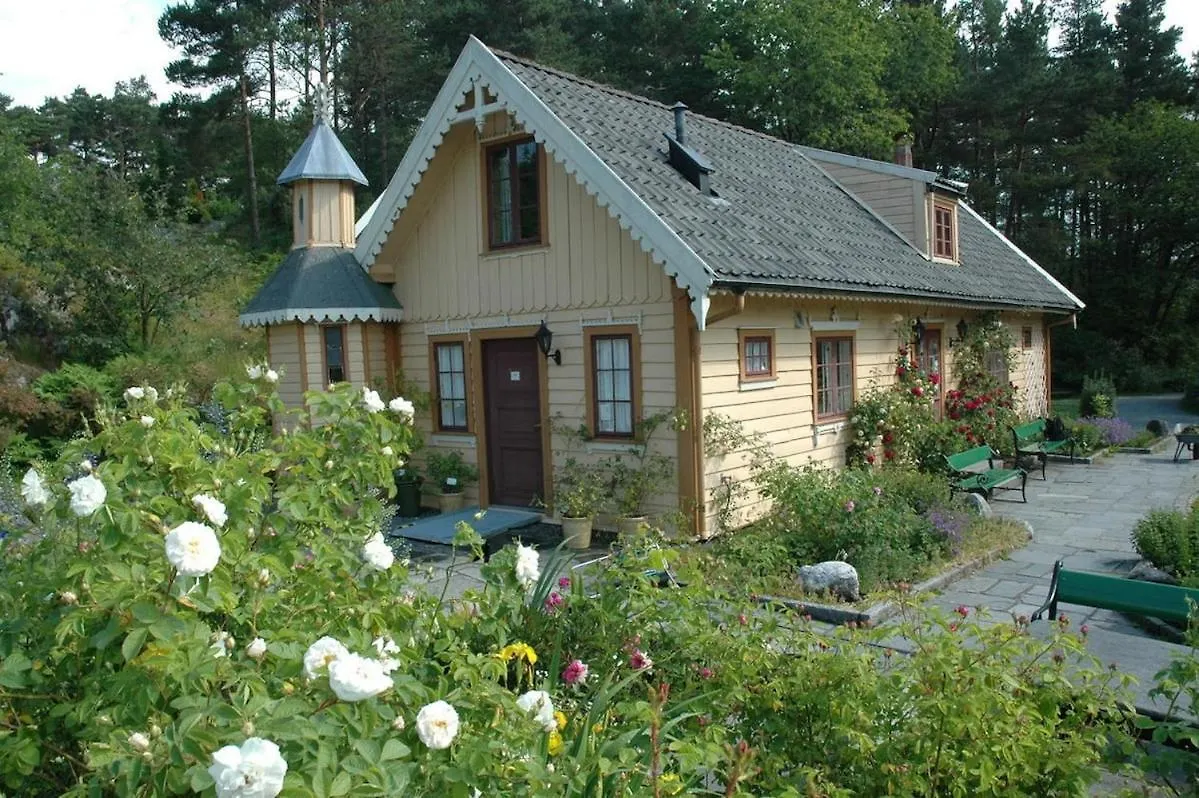Villa Vy - A Gem With Private Beach In Bergen 0*,  Norway